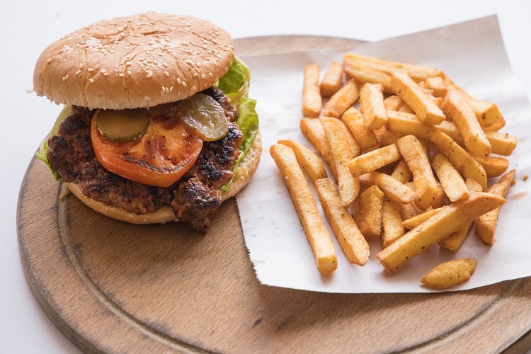 Burgers Recipe - Hamburgers with Tomatoes, Pickles and Fries